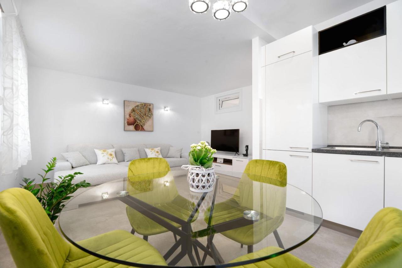 Apartment Amadeo Split Exterior photo