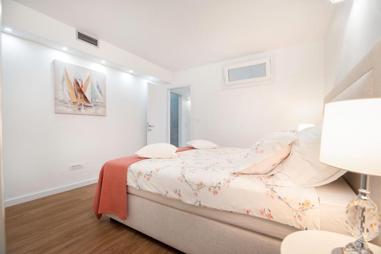Apartment Amadeo Split Exterior photo