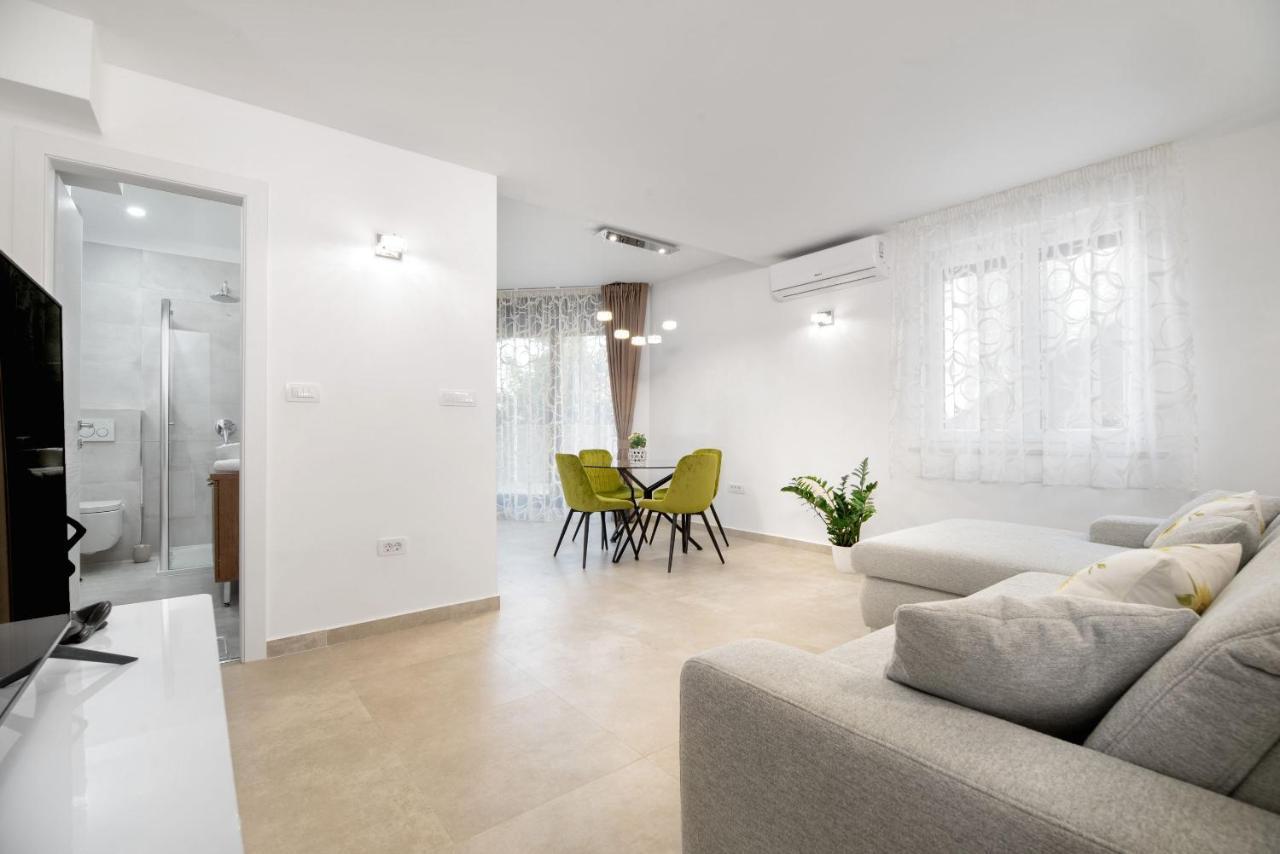 Apartment Amadeo Split Exterior photo