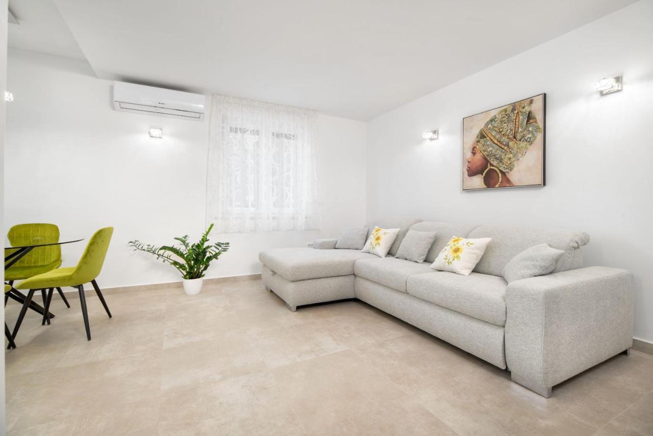 Apartment Amadeo Split Exterior photo