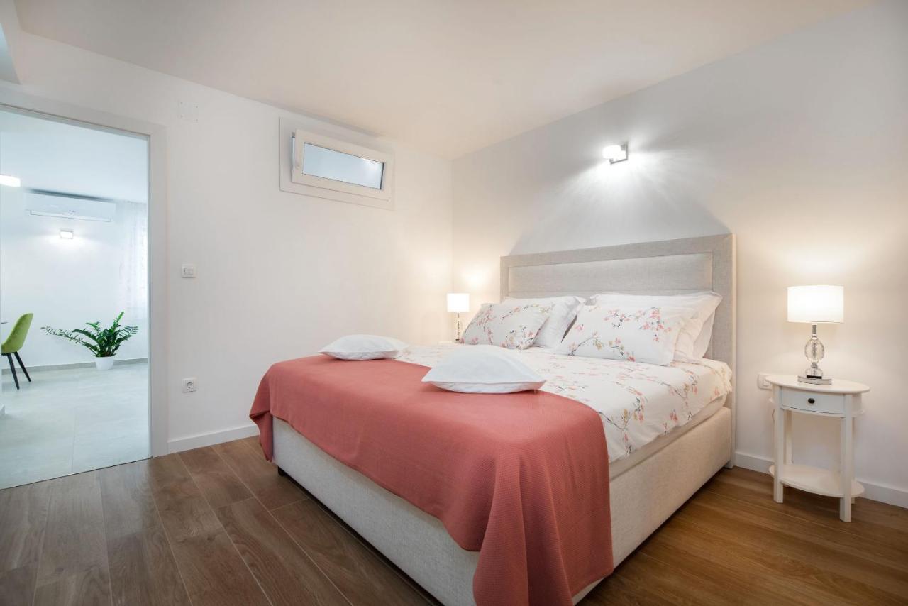 Apartment Amadeo Split Exterior photo